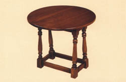The Penshurst Oak Collection - Oak Swivel Top Mini Wake Table